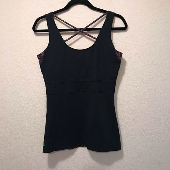 NWOT. Fabletics sports bra workout top. - Picture 4 of 6